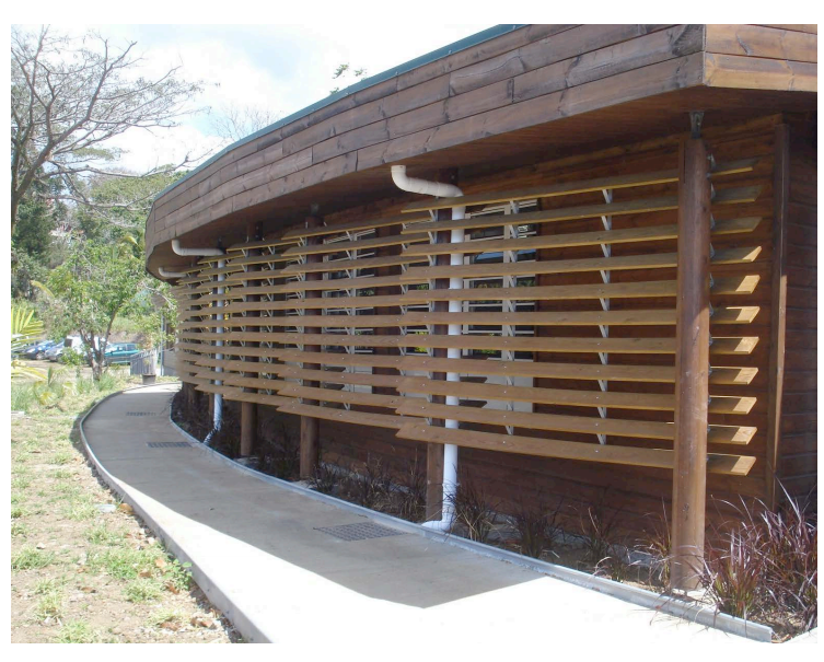 L'extérieur du bâtiment du siège du PNG.png