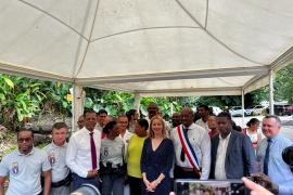 Photo de famille avec Mme Bérangère Couilard, secrétaire d'Etat en charge de l'écologie